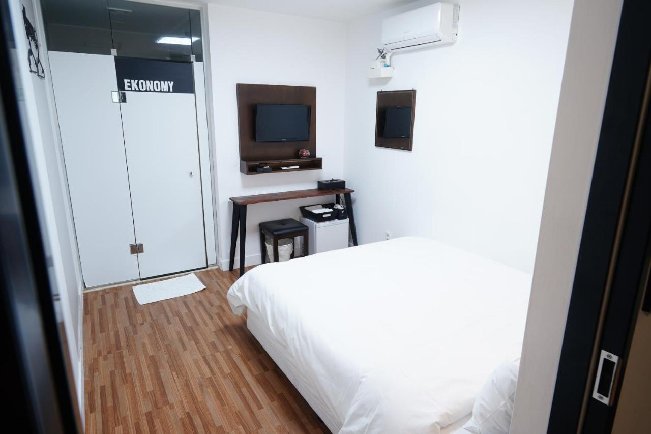 Ekonomy Haeundae Hostel Пусан Экстерьер фото