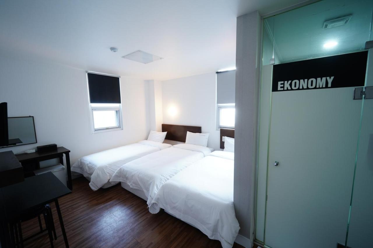 Ekonomy Haeundae Hostel Пусан Экстерьер фото